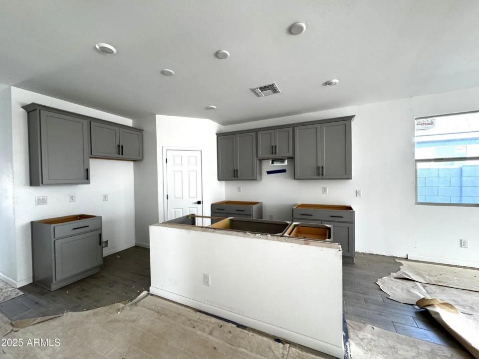 Real Estate Picture 7