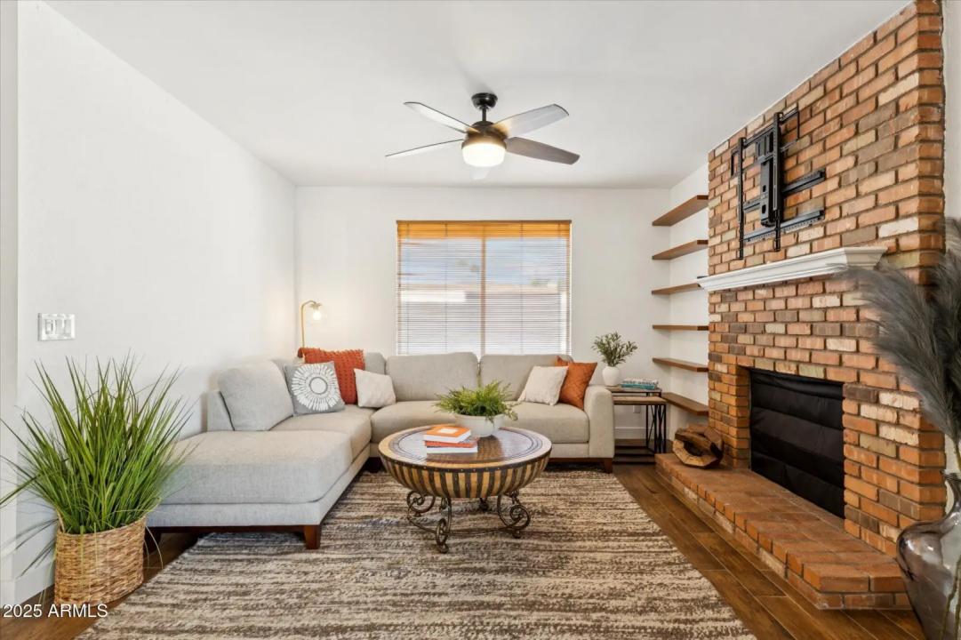 Real Estate Picture 3