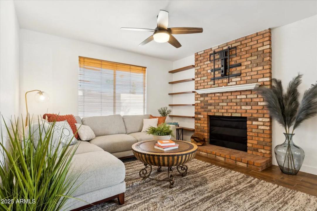 Real Estate Picture 4