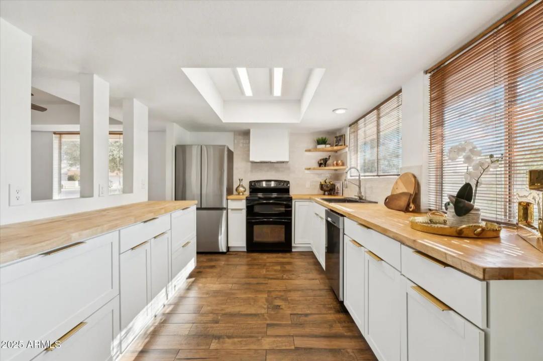 Real Estate Picture 8