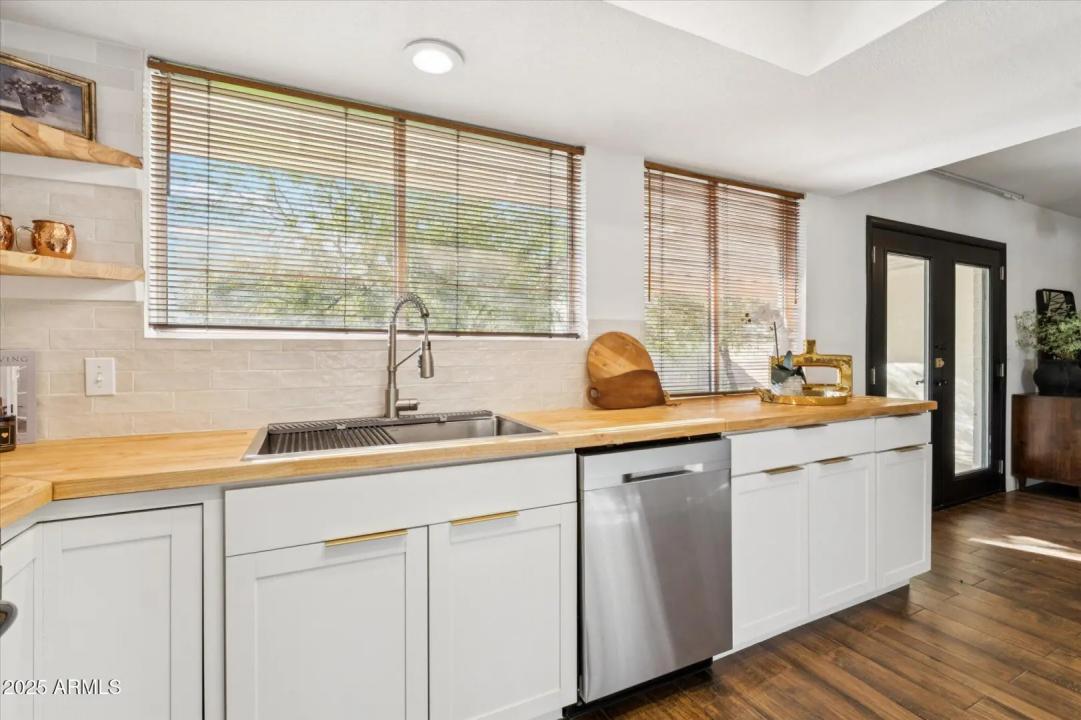 Real Estate Picture 9
