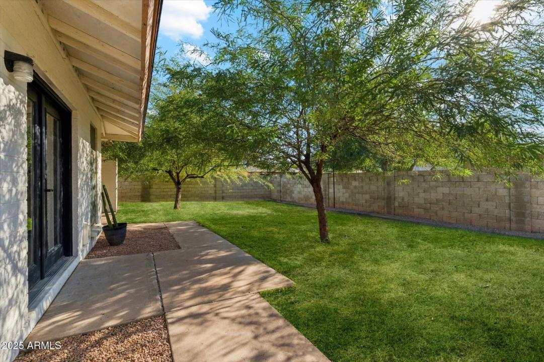 Real Estate Picture 24