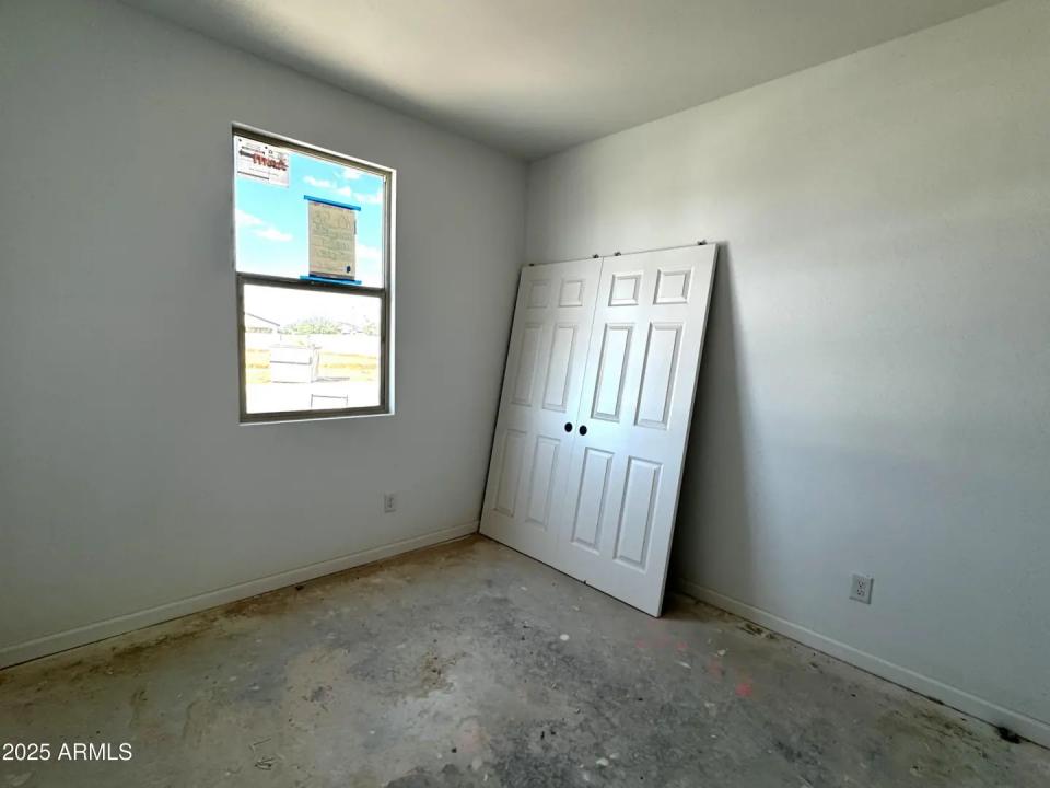 Real Estate Picture 4