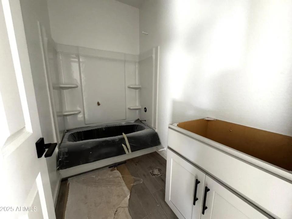 Real Estate Picture 11