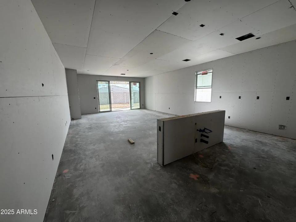 Real Estate Picture 4