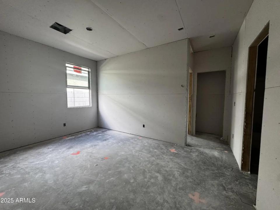Real Estate Picture 5