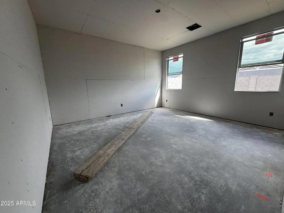 Real Estate Picture 7