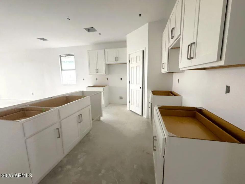 Real Estate Picture 3