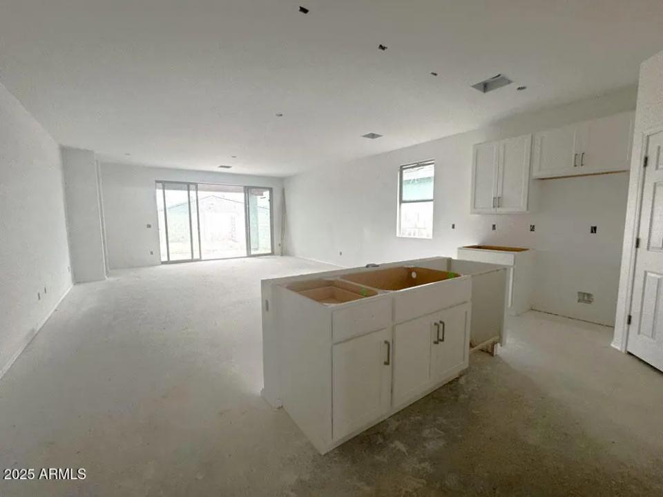 Real Estate Picture 4