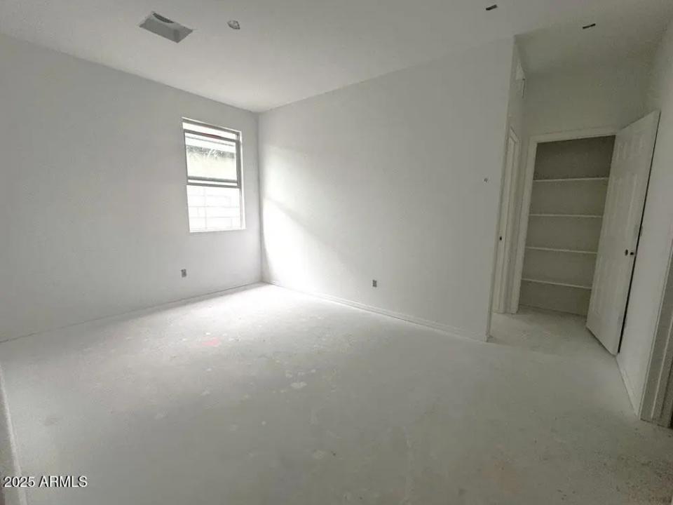 Real Estate Picture 5