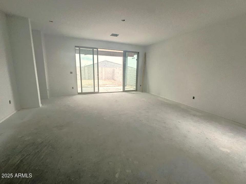 Real Estate Picture 7