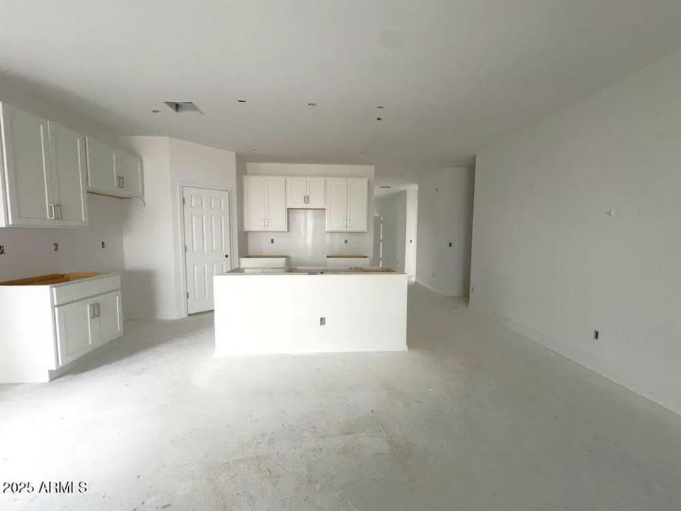 Real Estate Picture 8