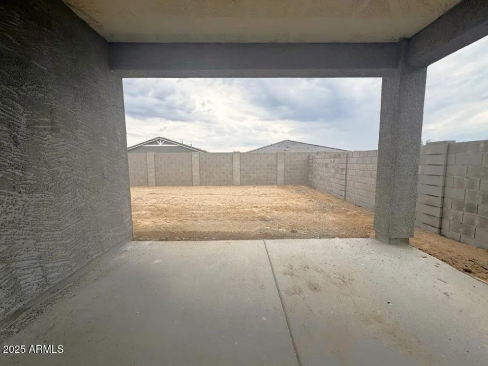 Real Estate Picture 11