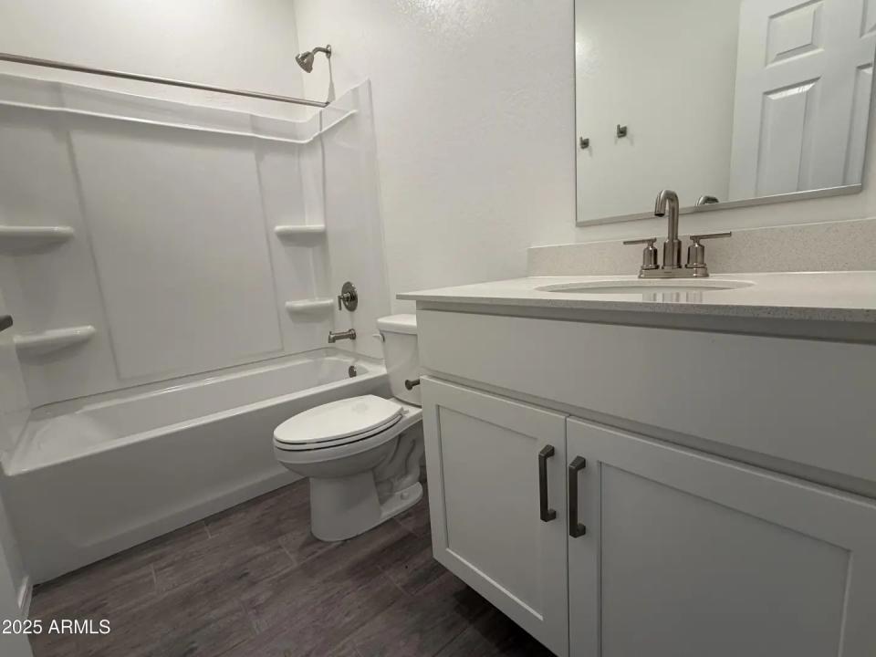 Real Estate Picture 4