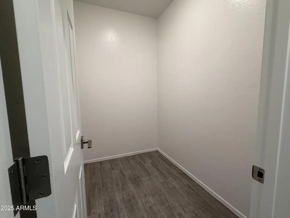 Real Estate Picture 7