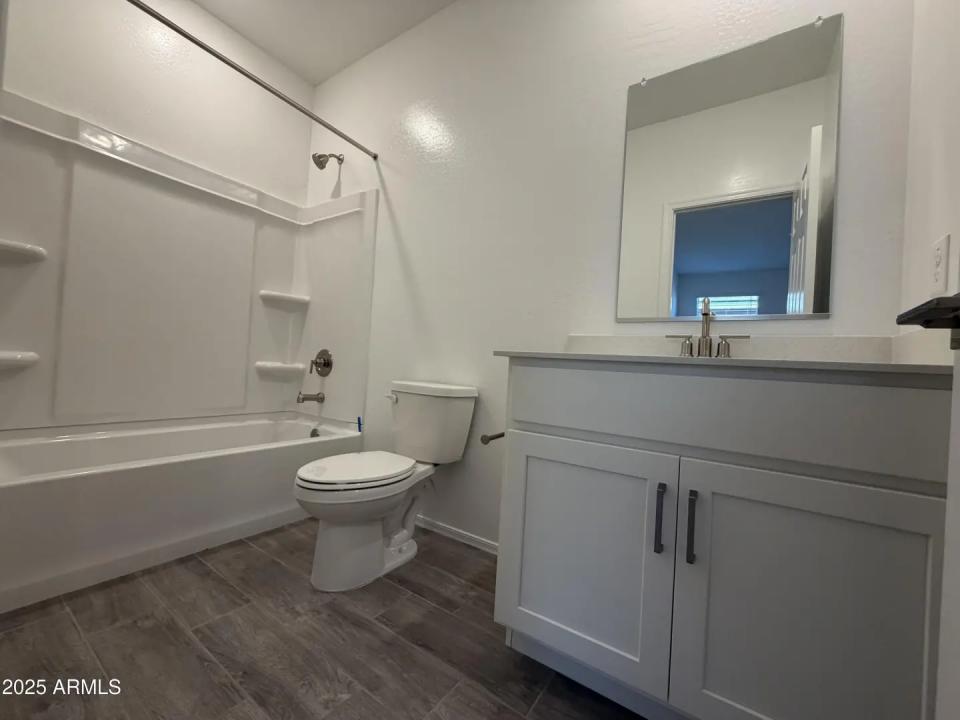 Real Estate Picture 11