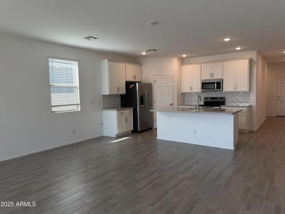 Real Estate Picture 14