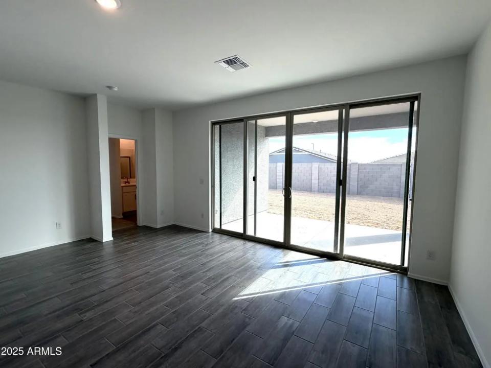 Real Estate Picture 15