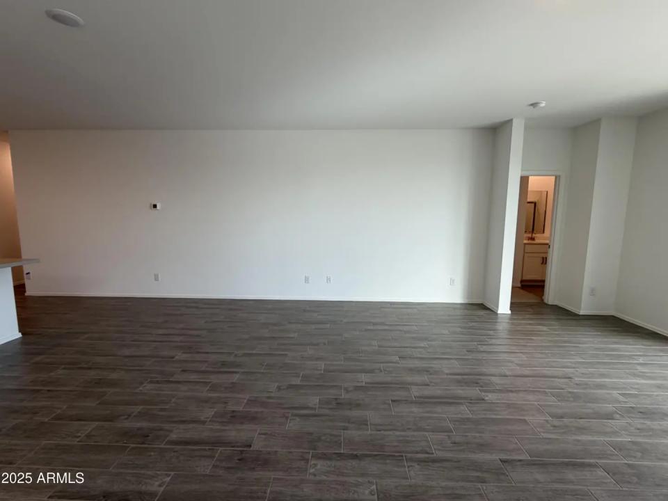 Real Estate Picture 16