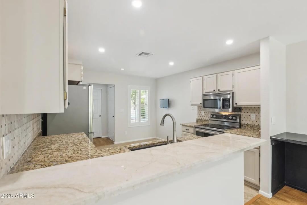 Real Estate Picture 7