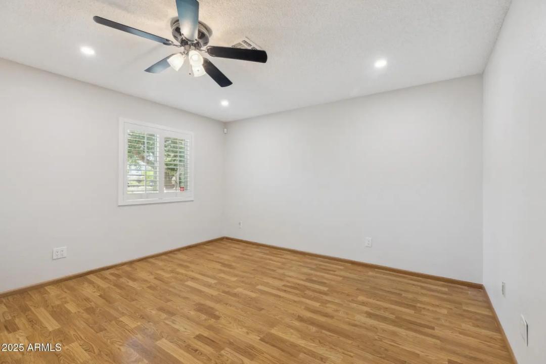 Real Estate Picture 16