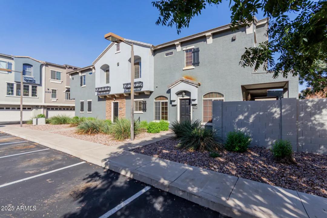 Real Estate Picture 3