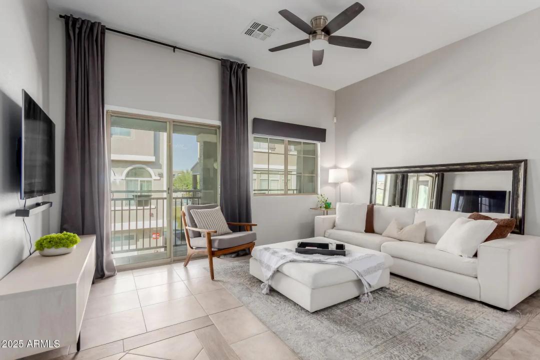 Real Estate Picture 4