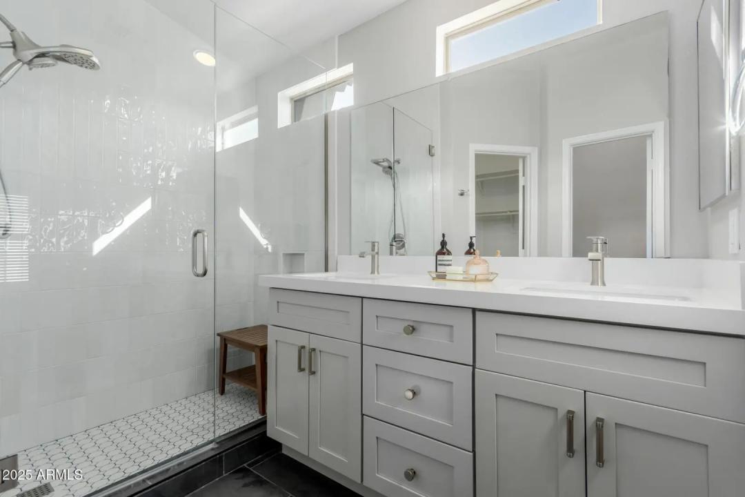 Real Estate Picture 16