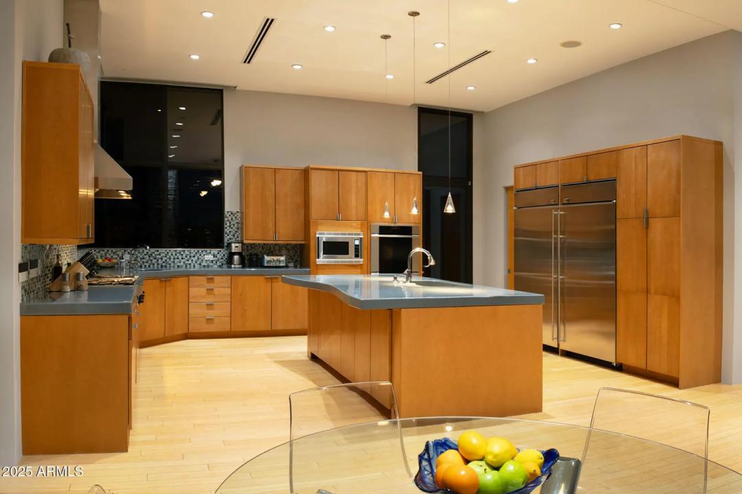 Real Estate Picture 12