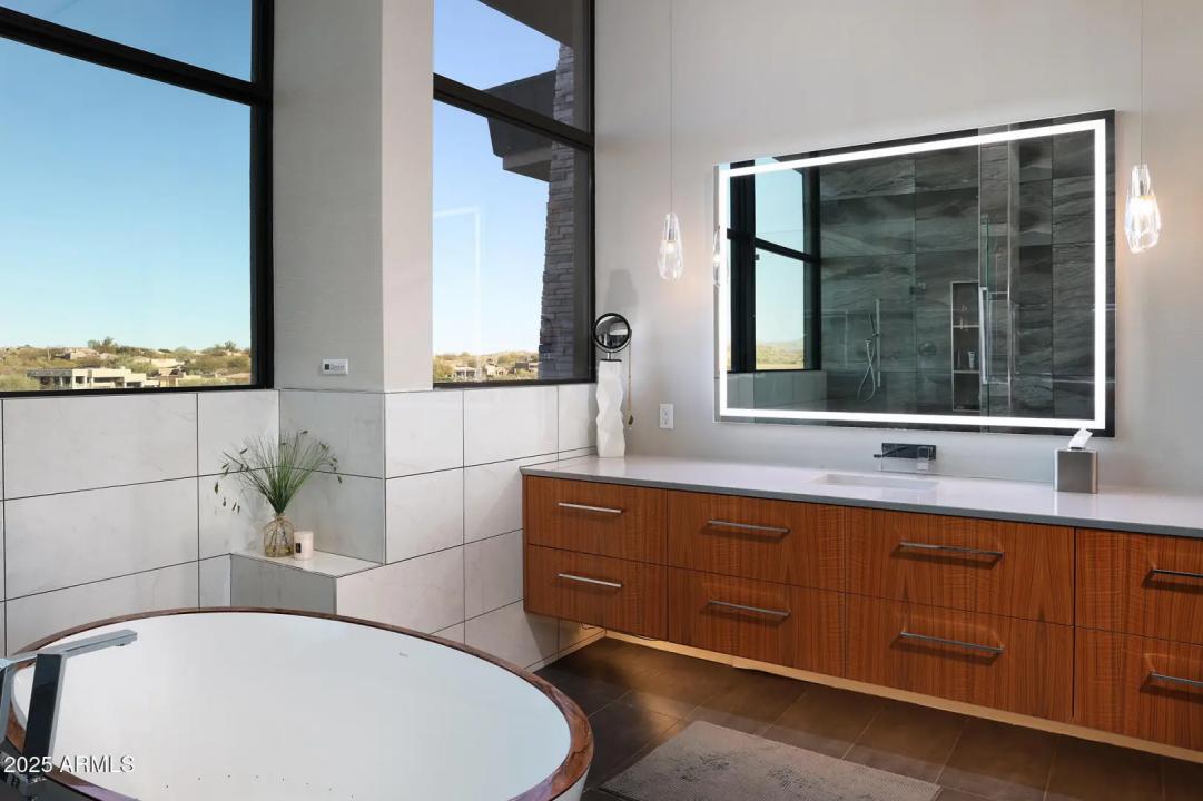 Real Estate Picture 22