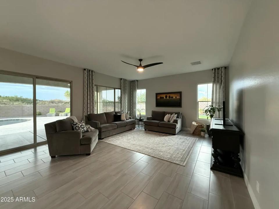 Real Estate Picture 4