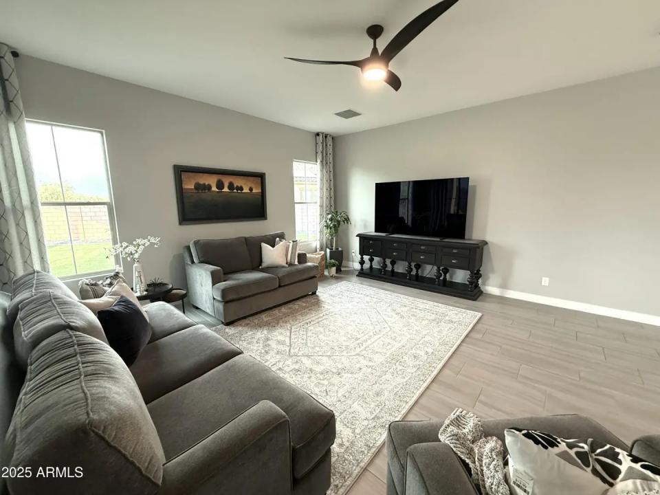 Real Estate Picture 3