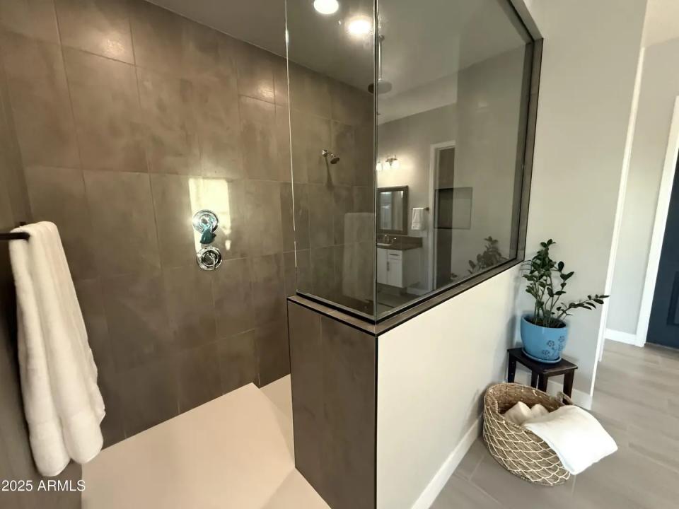 Real Estate Picture 10