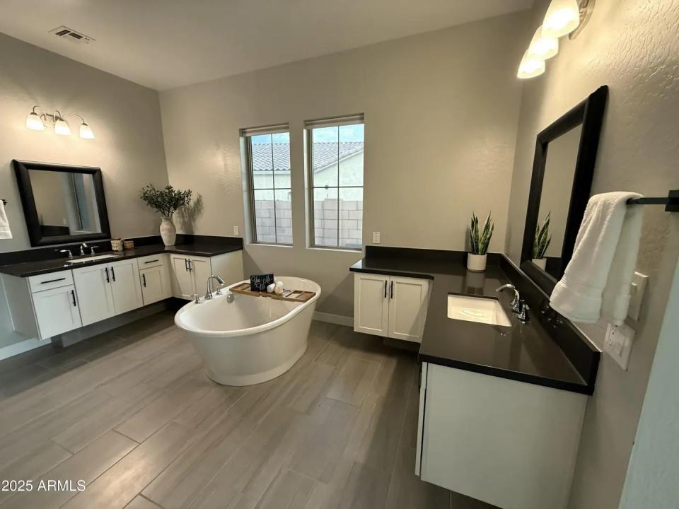Real Estate Picture 8