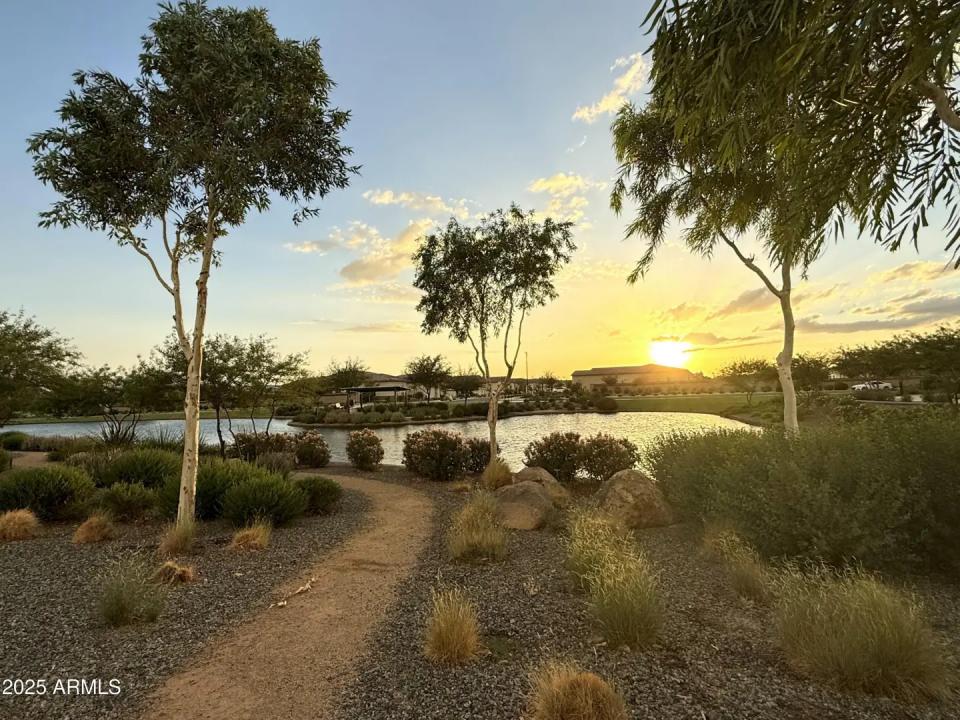 Real Estate Picture 17