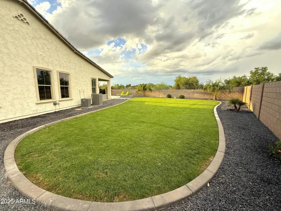 Real Estate Picture 16