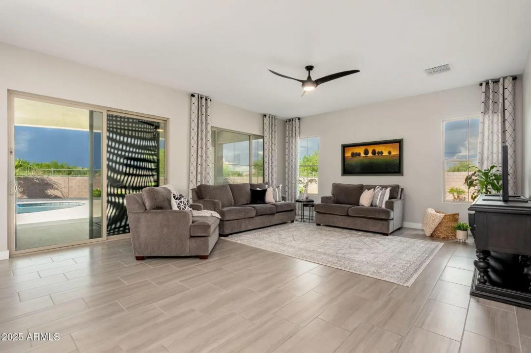 Real Estate Picture 19