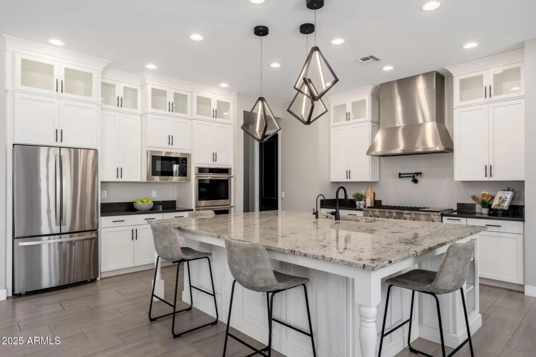 Real Estate Picture 7