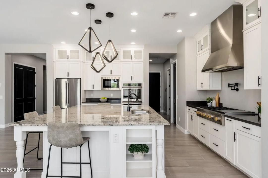 Real Estate Picture 9