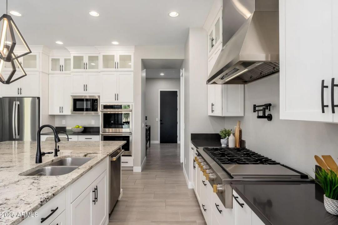 Real Estate Picture 10