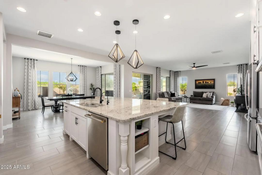 Real Estate Picture 14