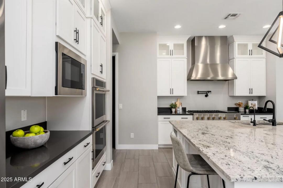 Real Estate Picture 12