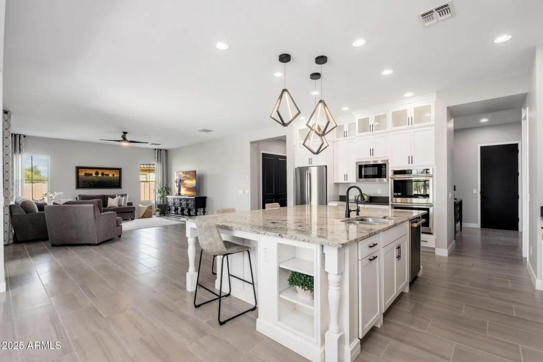 Real Estate Picture 15