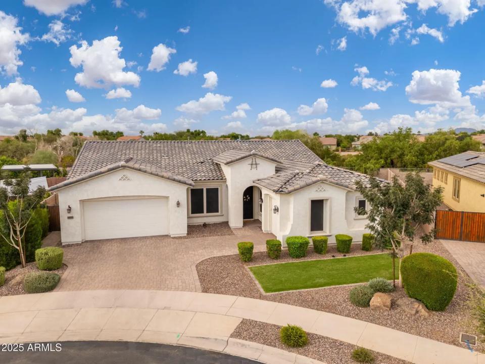 Real Estate Picture 3