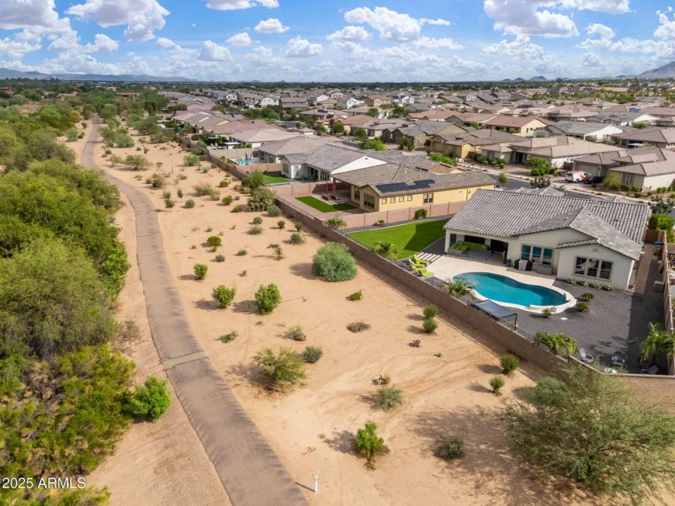 Real Estate Picture 5