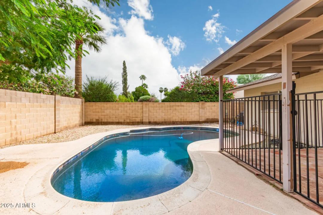Real Estate Picture 30
