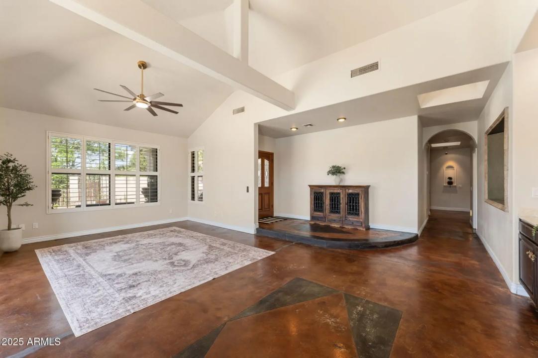 Real Estate Picture 9
