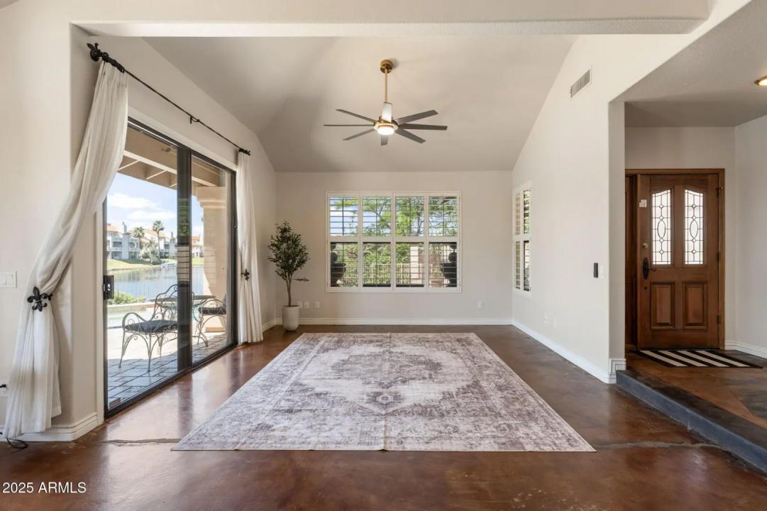 Real Estate Picture 10