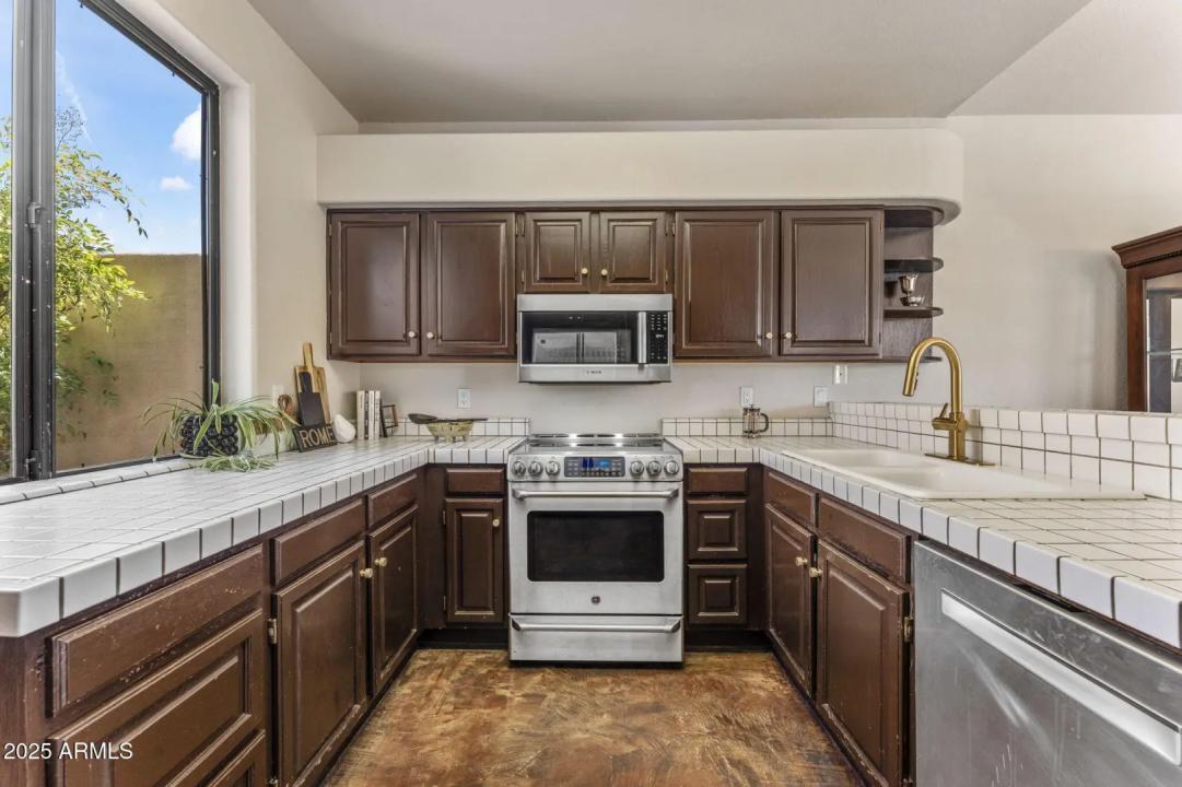 Real Estate Picture 13