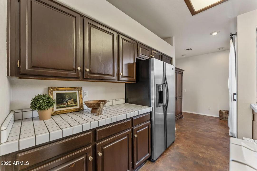 Real Estate Picture 14